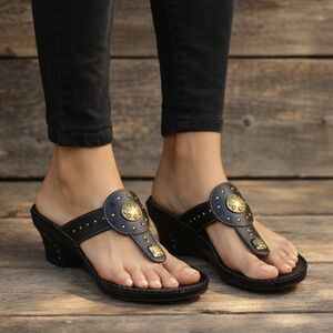 Clarks Artisan NEW Shingo Y2K Boho Luxe Leather Studded Wedge Sandal 7.5M